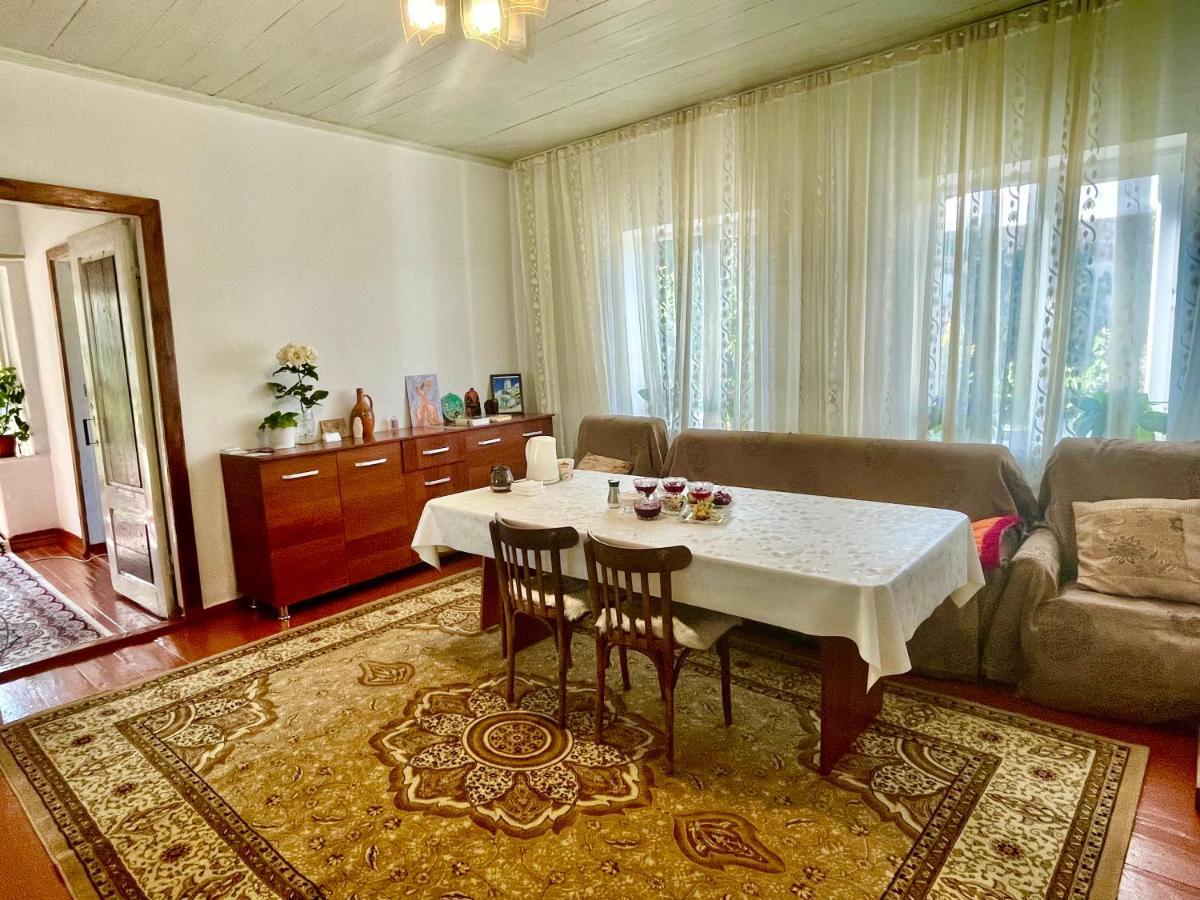 Gulnara Guest House Balyktschy Exterior foto